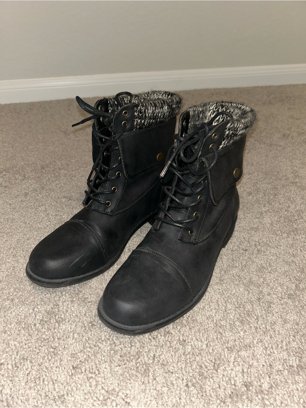 Women’s Laceup Boots